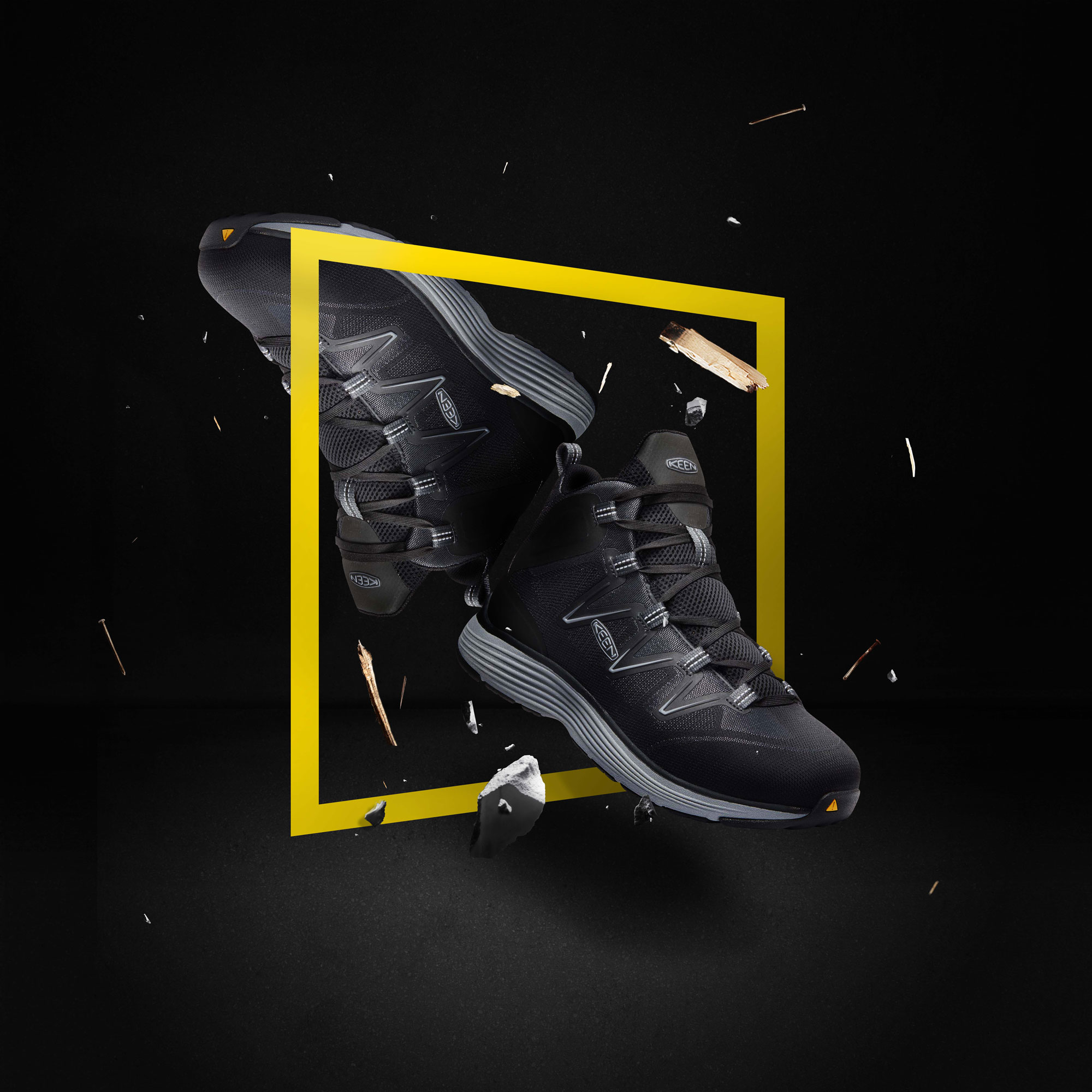 Floating_DoubleBoot_Black_BG_1021330