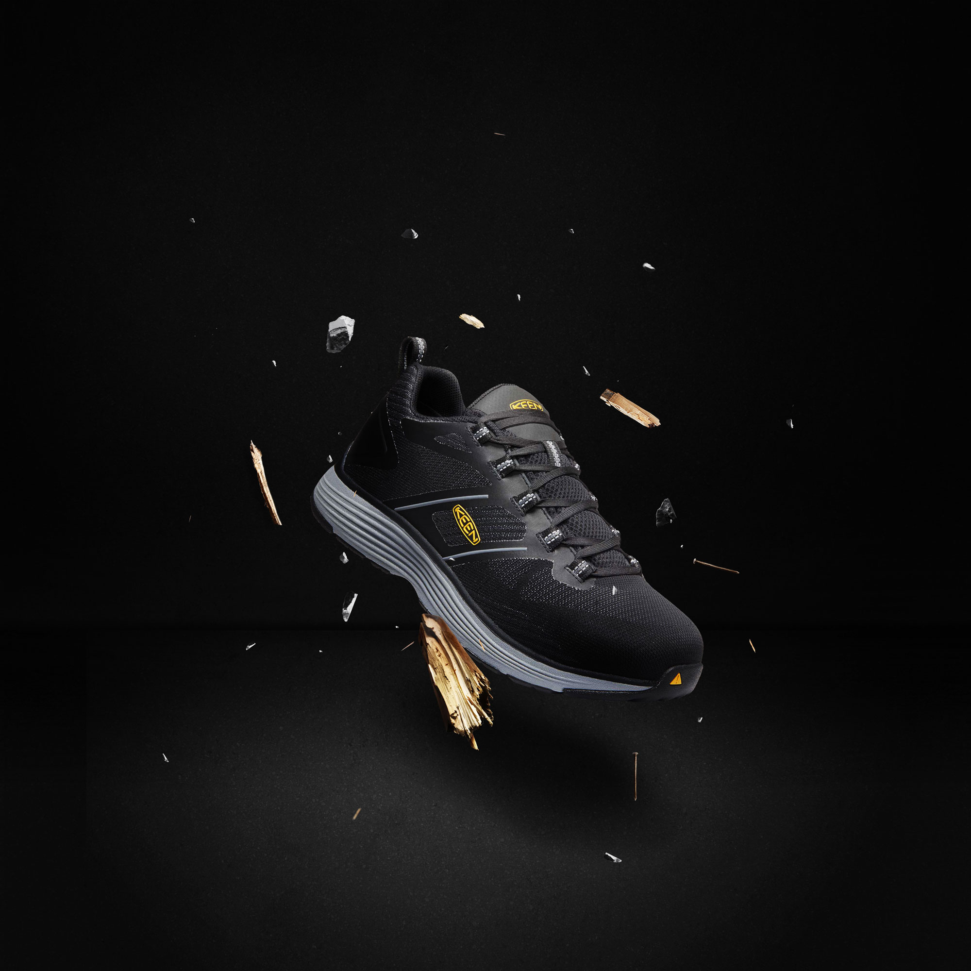 Floating_SingleBoot_Black_BG_1021330_Nographics